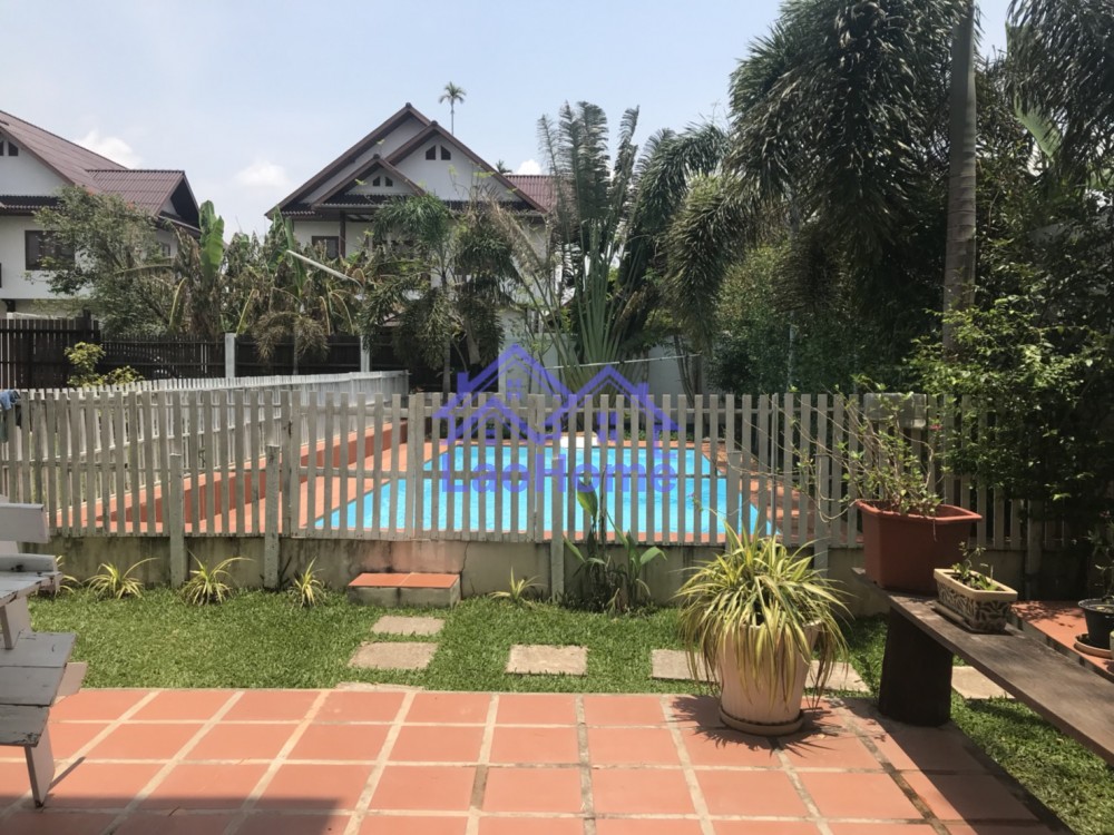 ID: 1124 - House for sale with swimming pool 