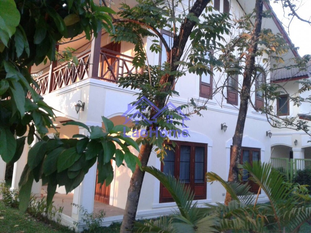Modern house for rent with garden