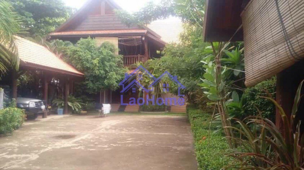 House for rent lao style with garden