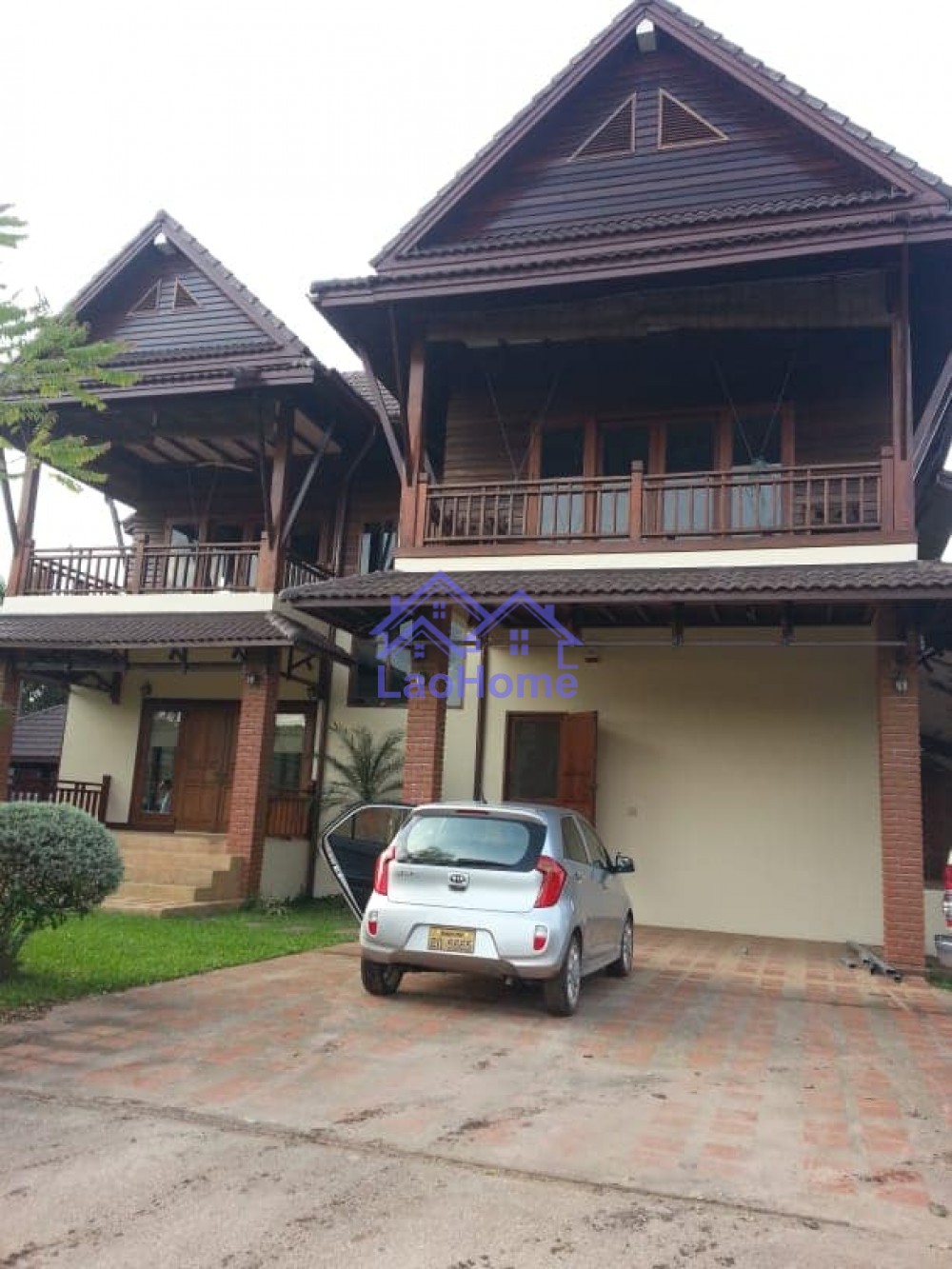 House for rent lao style with garden and swimming pool