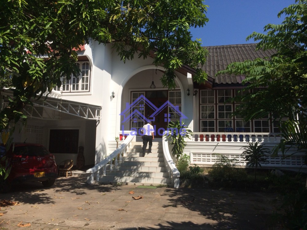 Beautiful house for rent with large garden and trees 
