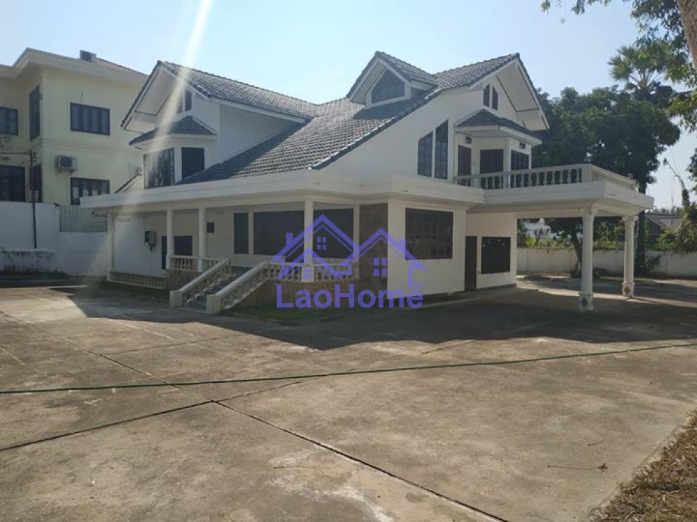 Modern house for rent with garden