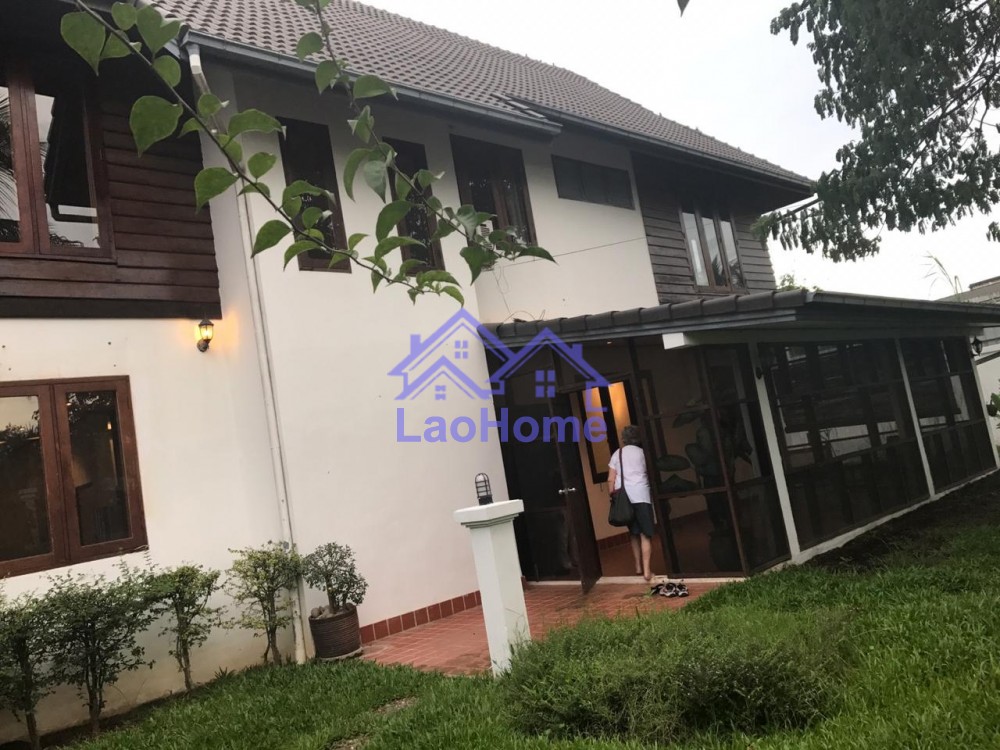 Modern Lao style house with garden and swimming pool 