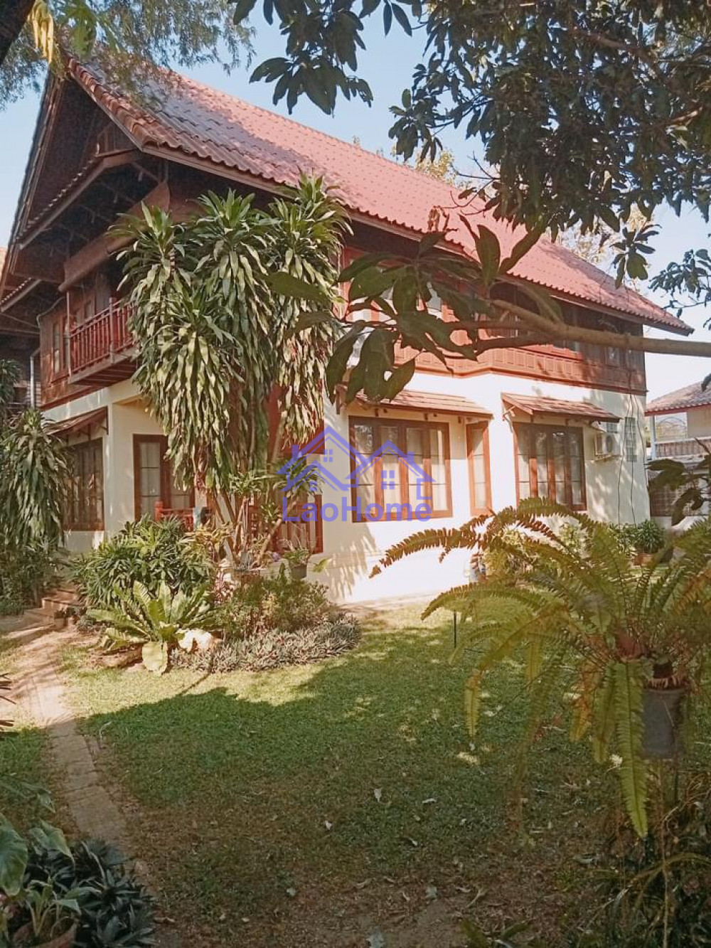 Modern Lao style house with garden 