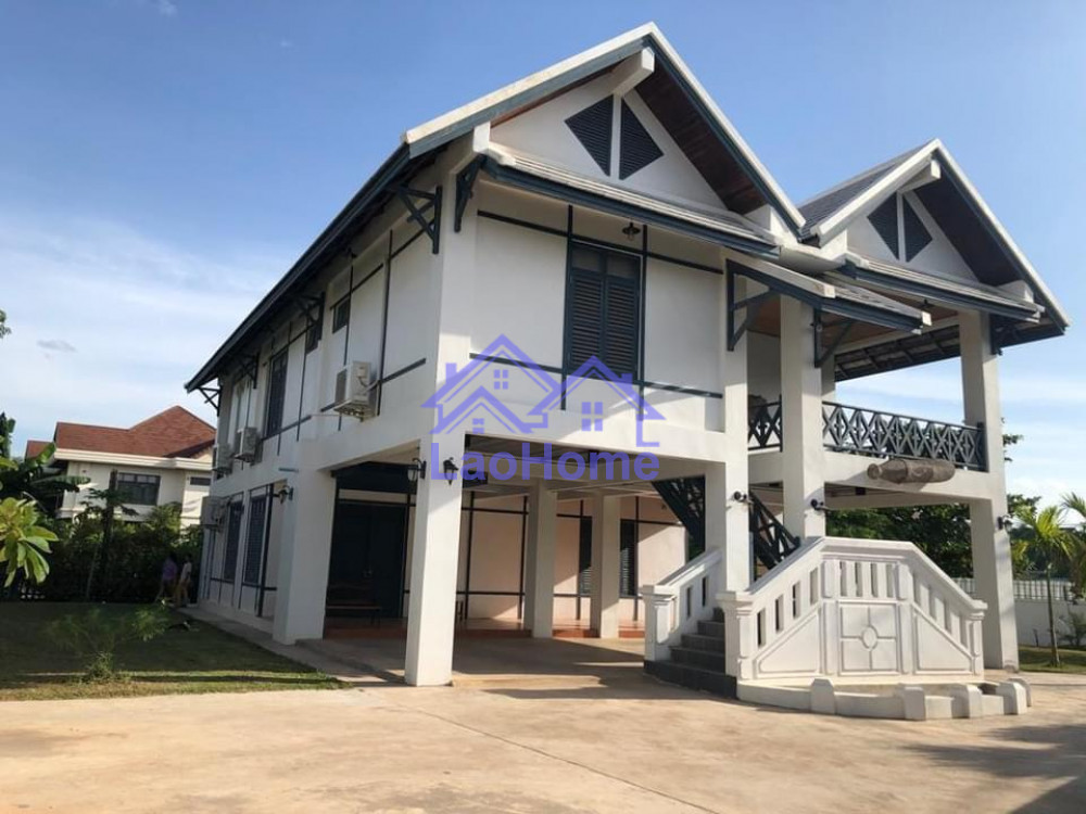 Modern Lao style house with garden and swimming pool 