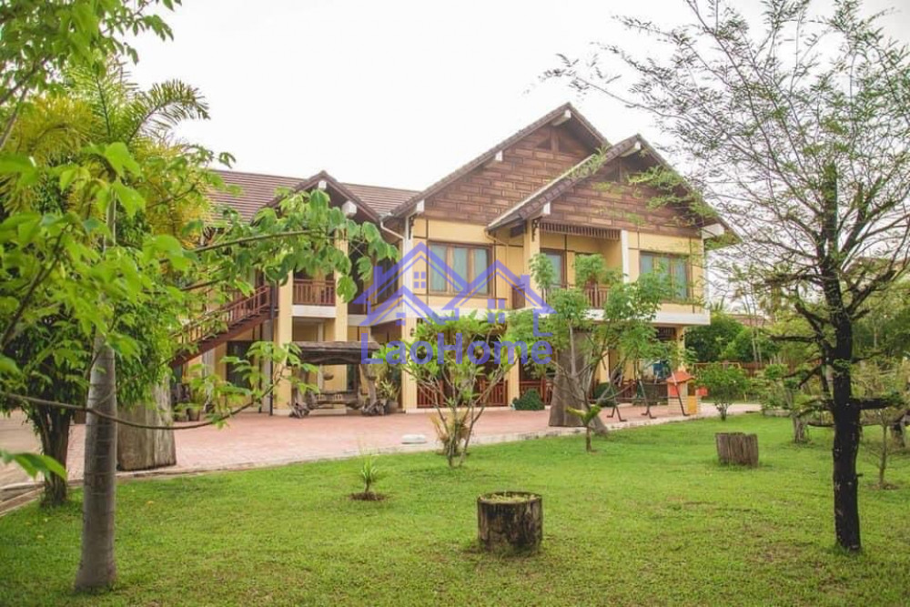Modern Lao style house with garden and swimming pool 