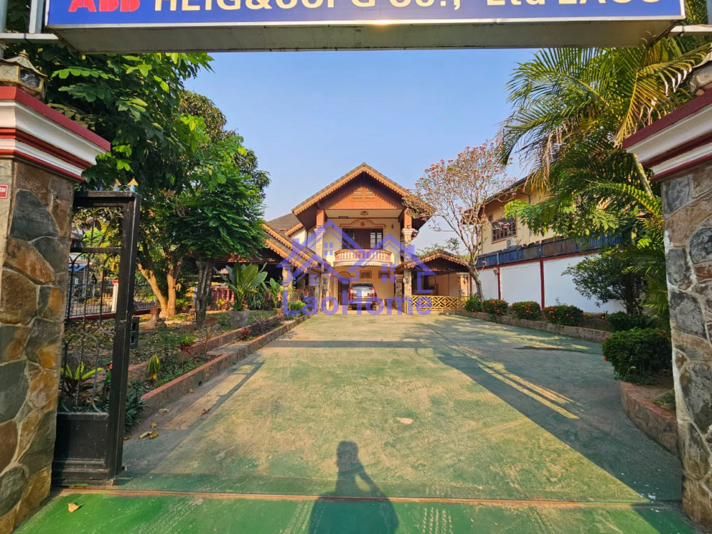 Modern Lao style house with garden 