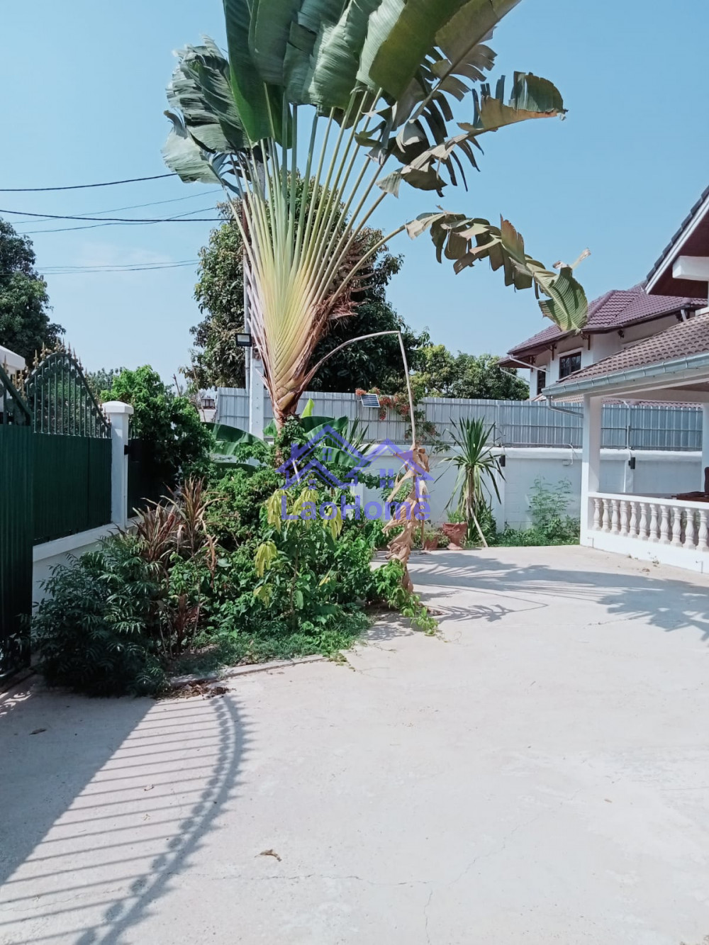 Modern Lao style house with garden 