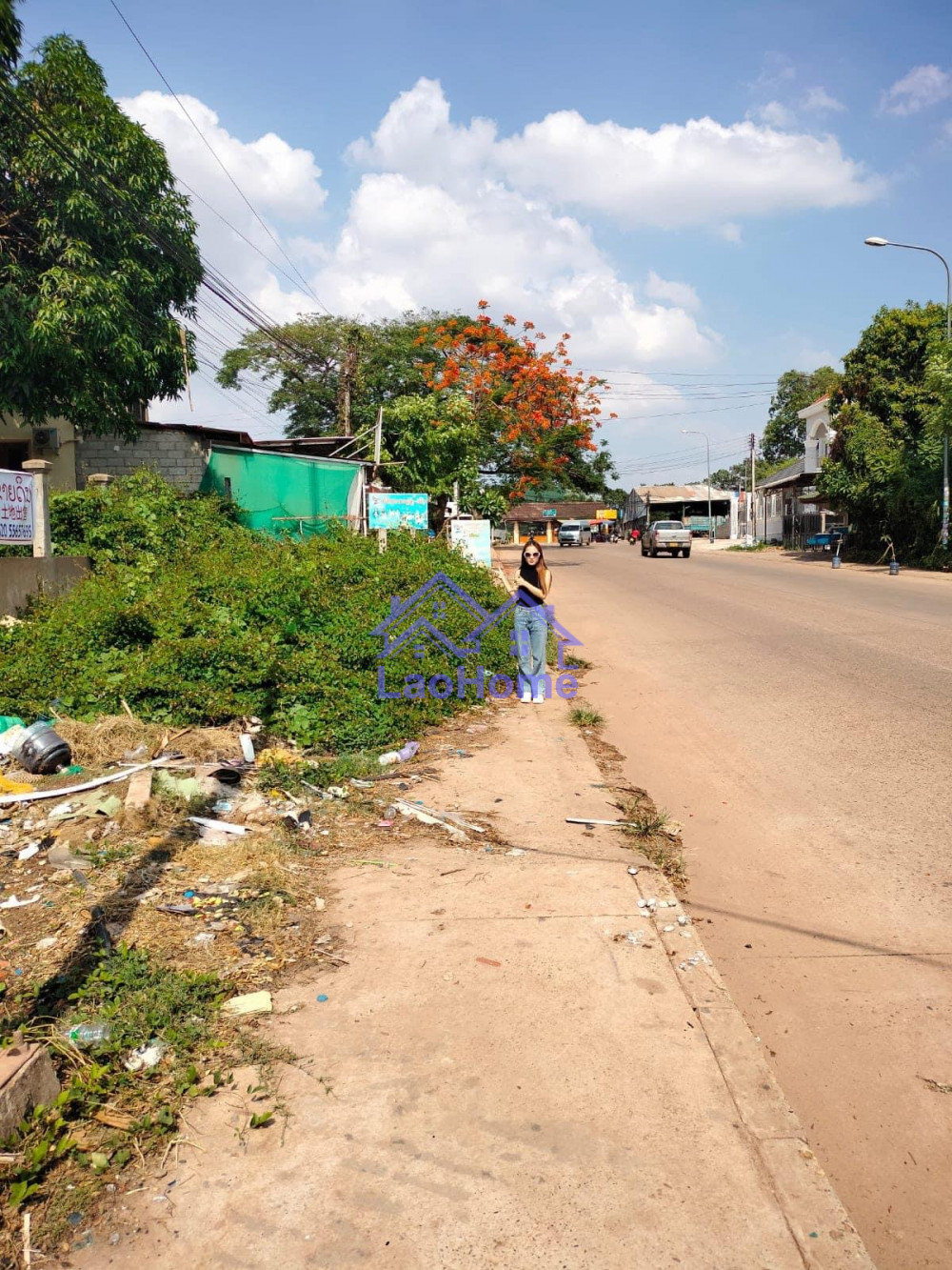 Land for sale close the concrete road 