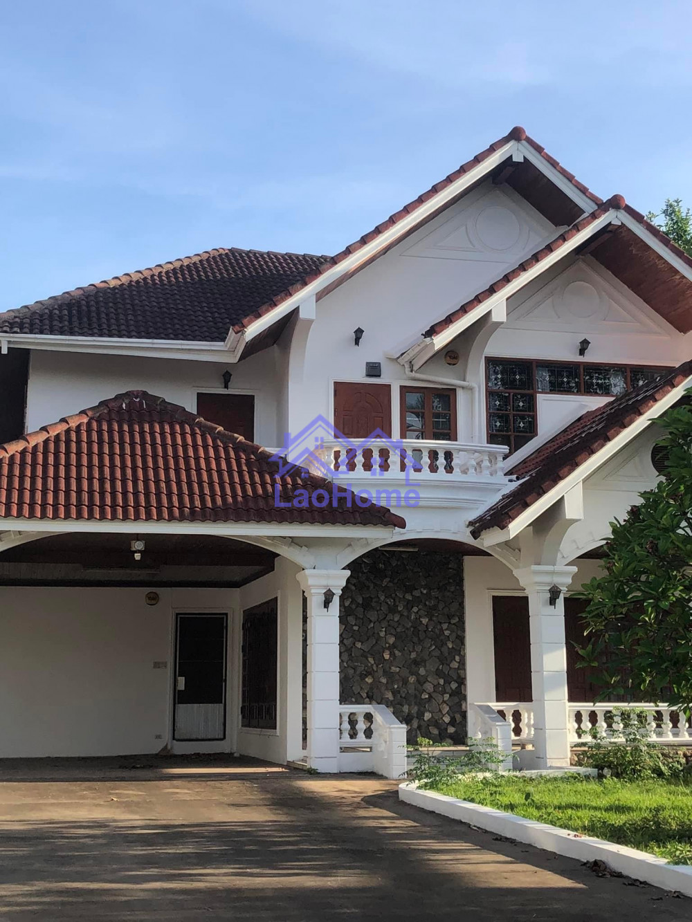 Modern Lao style house with garden 